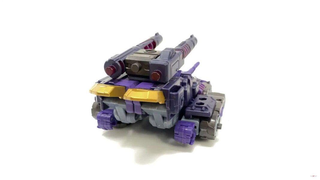 In Hand Image Of Transformers Legacy Evolution Tarn  (37 of 44)